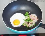 簡単朝ごはん♫目玉焼きピザ作り方1写真