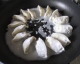 市販の餃子も羽つきでパリパリに美味しく♡作り方4写真