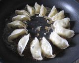 市販の餃子も羽つきでパリパリに美味しく♡作り方6写真