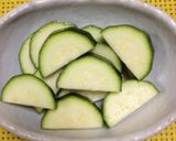 夏野菜・鶏もも肉の炒め蒸し焼きサラダ作り方2写真