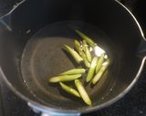 アスパラと　とろけるチーズのお味噌汁♫作り方1写真