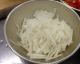 大根とみょうがの中華サラダ〈やよい会〉作り方1写真