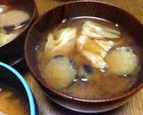 すぐできる！ナスとキャベツのみそ汁作り方4写真