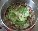 サバ缶で旨味アップ☆なめこ＆レタスープ✿作り方2写真