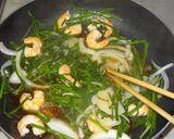 ご飯が進む　エビ入り甘辛ニラ玉作り方1写真