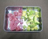づけまぐろとアボカドのわさびしょうゆ作り方1写真