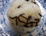 Ｗ昆布のおにぎり（塩こんぶ＆とろろ昆布）作り方1写真