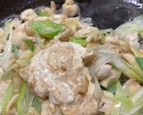 鶏皮と長葱の胡麻マヨ炒め作り方5写真