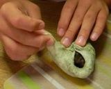 ポリ袋で簡単★かえるのよもぎあんぱん作り方6写真
