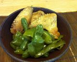 夏の青味！手羽先と青唐辛子の炒煮作り方7写真