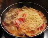 あさりとベーコンの辛口トマトスープパスタ作り方4写真