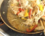 醤油麹鶏とモヤシのカラフルオイスター炒め作り方9写真