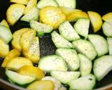 炒めズッキと鮭ほぐし身๑ハーブサラダ作り方3写真