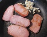 簡単♪厚切りハムのコロコロにんにく焼き作り方2写真