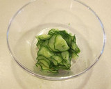 きゅうりとカニカマの簡単酢の物☆作り方1写真