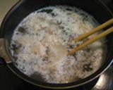 豚肉と玉ねぎと春菊のごま酢だれマリネ作り方1写真