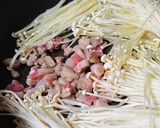 安いステーキ肉が簡単に絶品もやし炒め添え作り方4写真