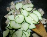簡単☆鶏肉とズッキーニ炒め作り方3写真