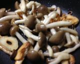 オクラとしめじの焦がしニンニク風作り方2写真