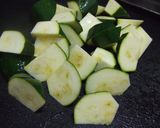 夏野菜☆ズッキーニとウインナーの卵とじ作り方2写真