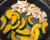 かぼちゃと豚バラの簡単醤油麹炒め♪作り方3写真