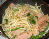 モヤシと魚肉ソーセージの牡蠣油＆マヨ炒め作り方4写真