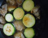 若鶏もも肉とズッキーニの煮物作り方8写真