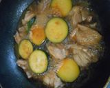 若鶏もも肉とズッキーニの煮物作り方10写真