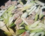 セロリと鶏肉のカレー炒め作り方2写真