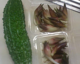 夏を乗り越えろ！ゴーヤと茗荷の酢漬け作り方1写真