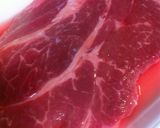牛肩ロースステーキ用肉で♡もやし炒め作り方1写真
