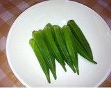 簡単一品♪おくらのマヨかつお和え♪作り方1写真