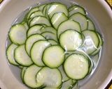 夏にさっぱり☆ズッキーニ・たこの酢の物作り方2写真