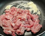 豚こま肉とズッキーニのオイマヨ炒め作り方2写真
