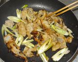 豚バラ肉と長ネギの塩麹炒め作り方3写真