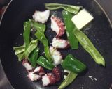 タコとピーマンガーリックバター炒め作り方3写真