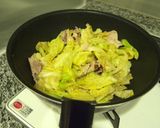 焦がし醤油で♪豚バラとキャベツの炒め物作り方3写真