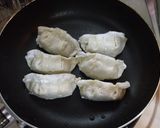 チーズカレーの餃子のはね☆市販の餃子で作り方2写真