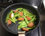 絹さやとさつま揚げのバター醤油炒め作り方2写真