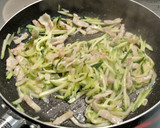 マヨでコク旨♪ズッキーニと豚肉の卵とじ作り方1写真
