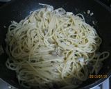 オリーブオイルとバジルであさりパスタ!作り方3写真