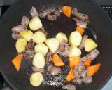 圧力鍋による牛筋の肉じゃが作り方2写真