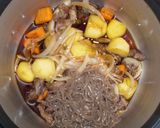 圧力鍋による牛筋の肉じゃが作り方3写真