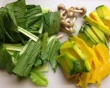 鈴かぼちゃとハム入り海老のアボカド炒め作り方1写真