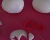 キャラ弁に！キティちゃんのゆで卵作り方1写真