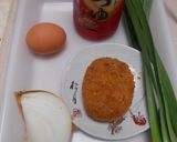 コロッケ入りニラ玉子丼作り方1写真