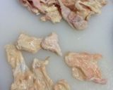 ☆簡単☆節約☆鳥皮のカリカリ炒め☆作り方1写真