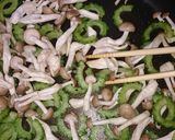 ゴーヤ＆しめじ♪簡単♪炒め(^o^)v作り方5写真