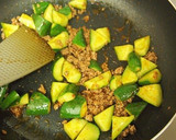 簡単！絶品！きゅうりとひき肉のピリ辛炒め作り方5写真