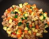 ピリ辛！とり肉の夏野菜炒め！作り方9写真